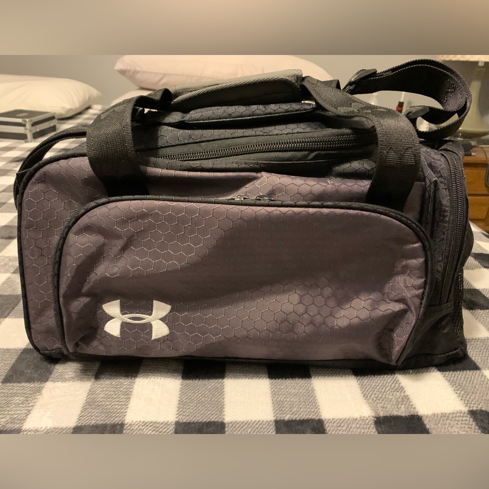 UNDER ARMOR GYM BAG